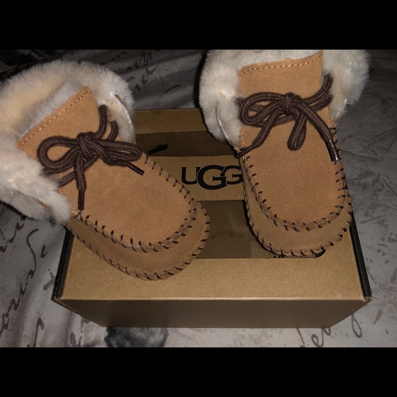 Authentic UGG Toddler Winter Boat Size 6-12 Months - Picture 1 of 4